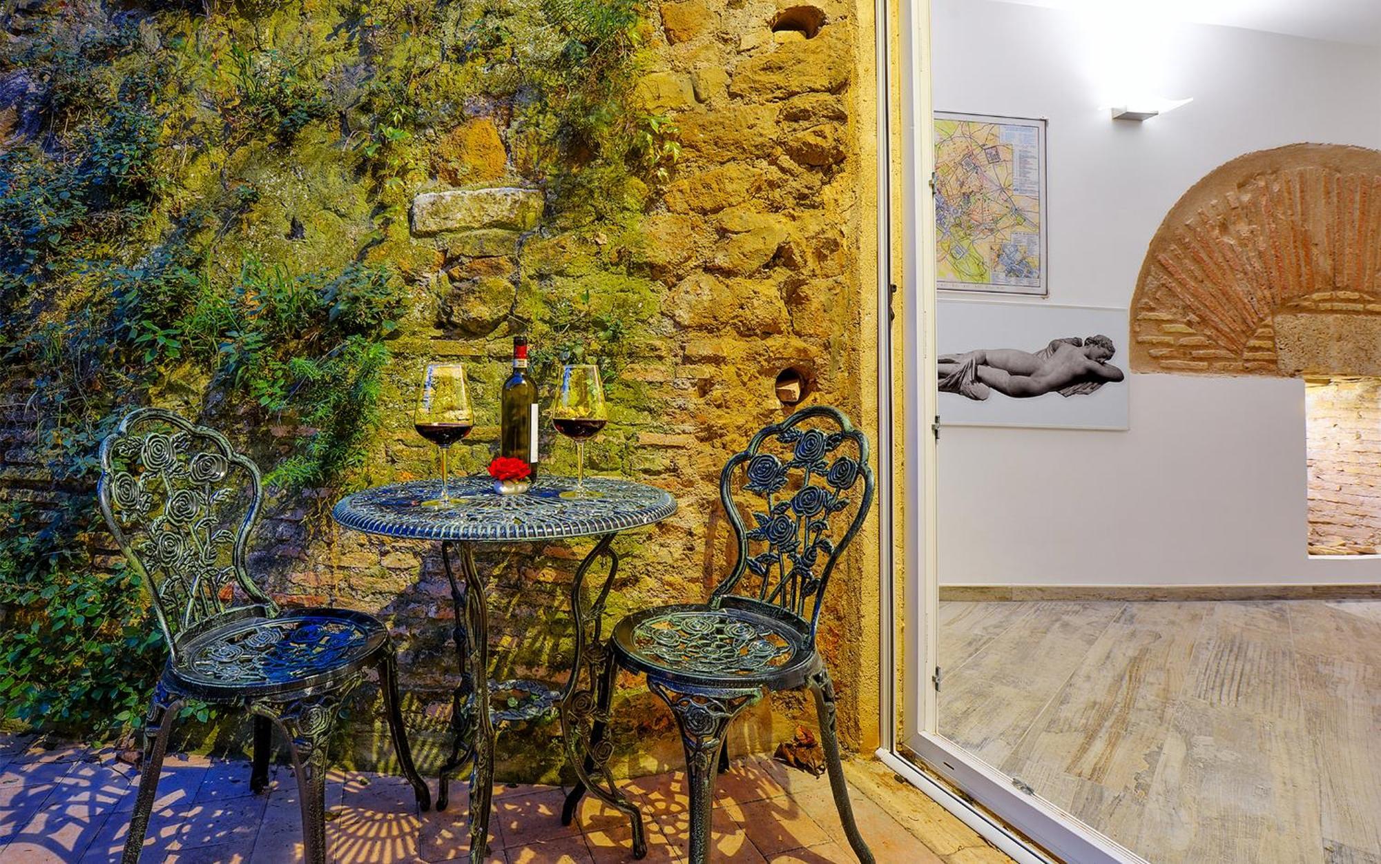 The Trendiest House Just Few Steps From The Colosseum Rom